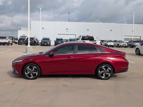 Used 2023 Hyundai Elantra Limited FWD image 3