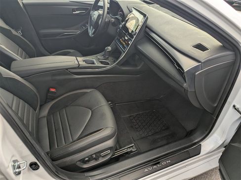 Used 2022 Toyota Avalon Touring image 12