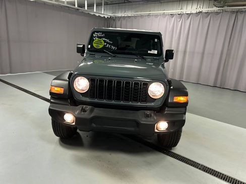 Used 2024 Jeep Wrangler Unlimited Sport AWD/4WD image 2