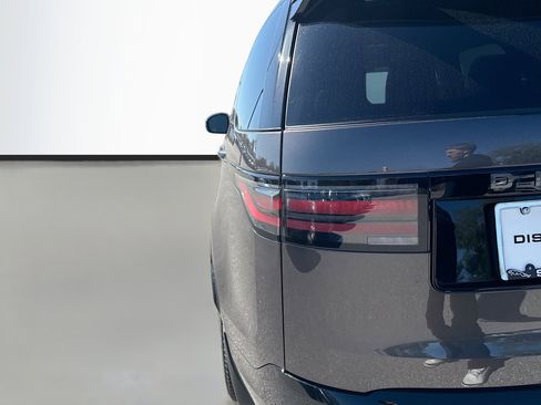 New 2026 Land Rover Discovery Dynamic SE image 10