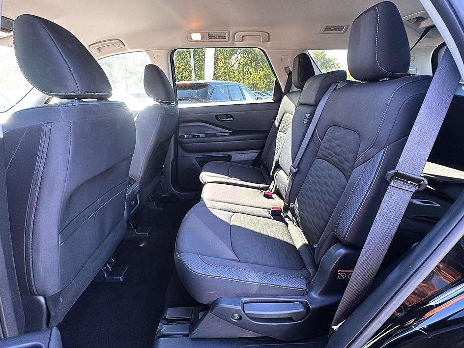 Certified 2025 Nissan Pathfinder SV FWD image 18