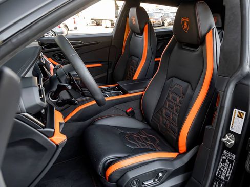 Used 2025 Lamborghini Urus SE AWD/4WD image 14