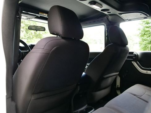 Used 2015 Jeep Wrangler Unlimited Sport image 20