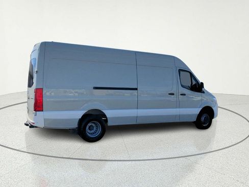 Used 2019 Mercedes-Benz Sprinter 170 image 4