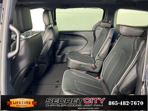 New 2026 Chrysler Pacifica Limited w/ S Appearance Package image 30