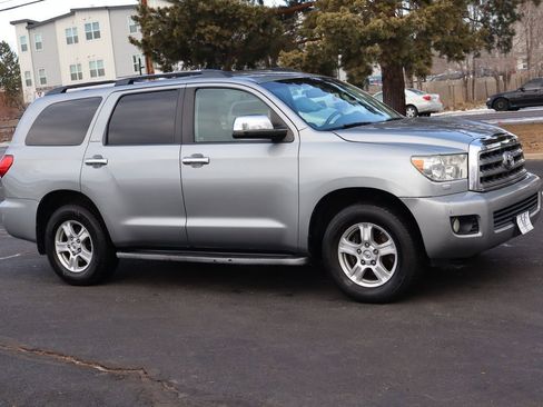 Used 2008 Toyota Sequoia Limited image 2