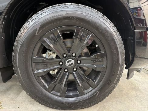 Used 2023 Nissan Titan SV w/ SV Convenience Package image 12
