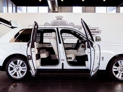 Used 2019 Rolls-Royce Cullinan image 14