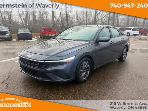 Used 2024 Hyundai Elantra SEL image 3