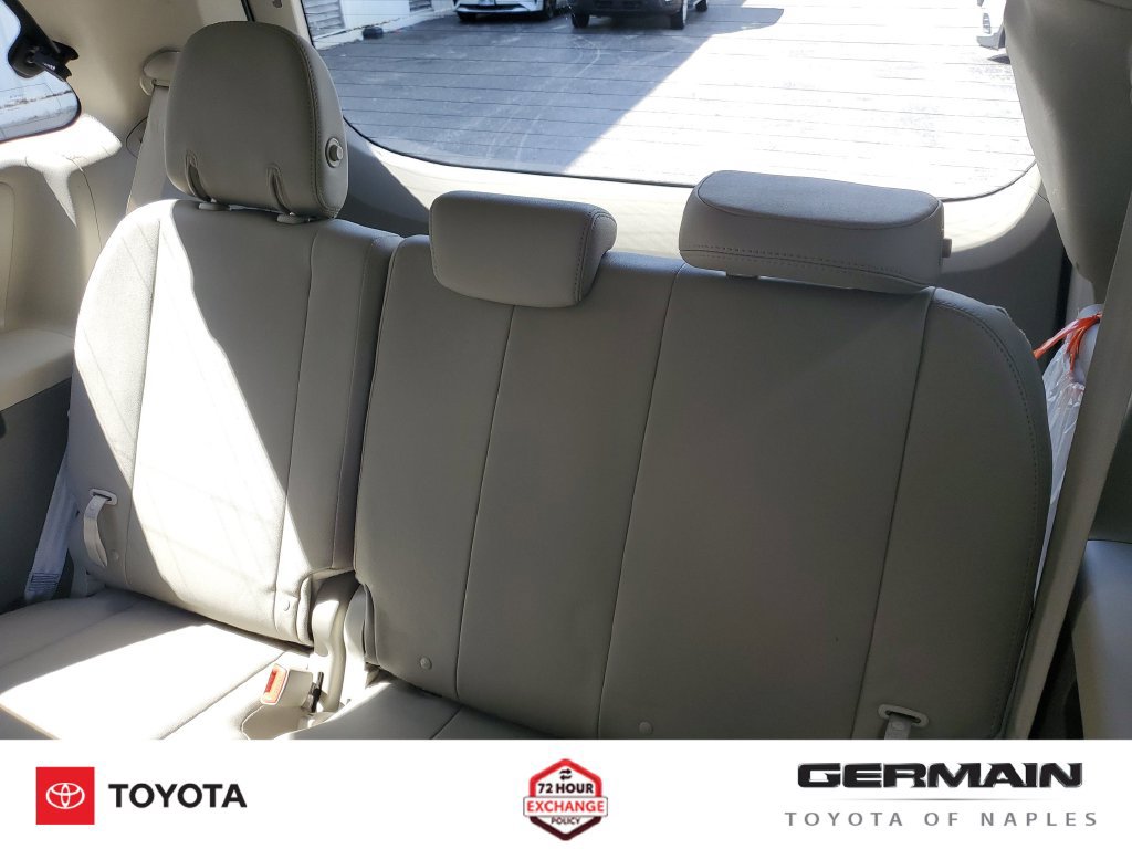 Used 2017 Toyota Sienna XLE w/ XLE Navigation Package FWD image 23