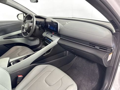 Used 2025 Hyundai Elantra Limited FWD image 31