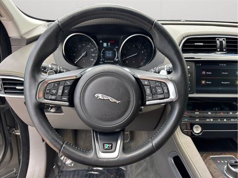 Used 2018 Jaguar F-PACE R-Sport AWD/4WD image 28