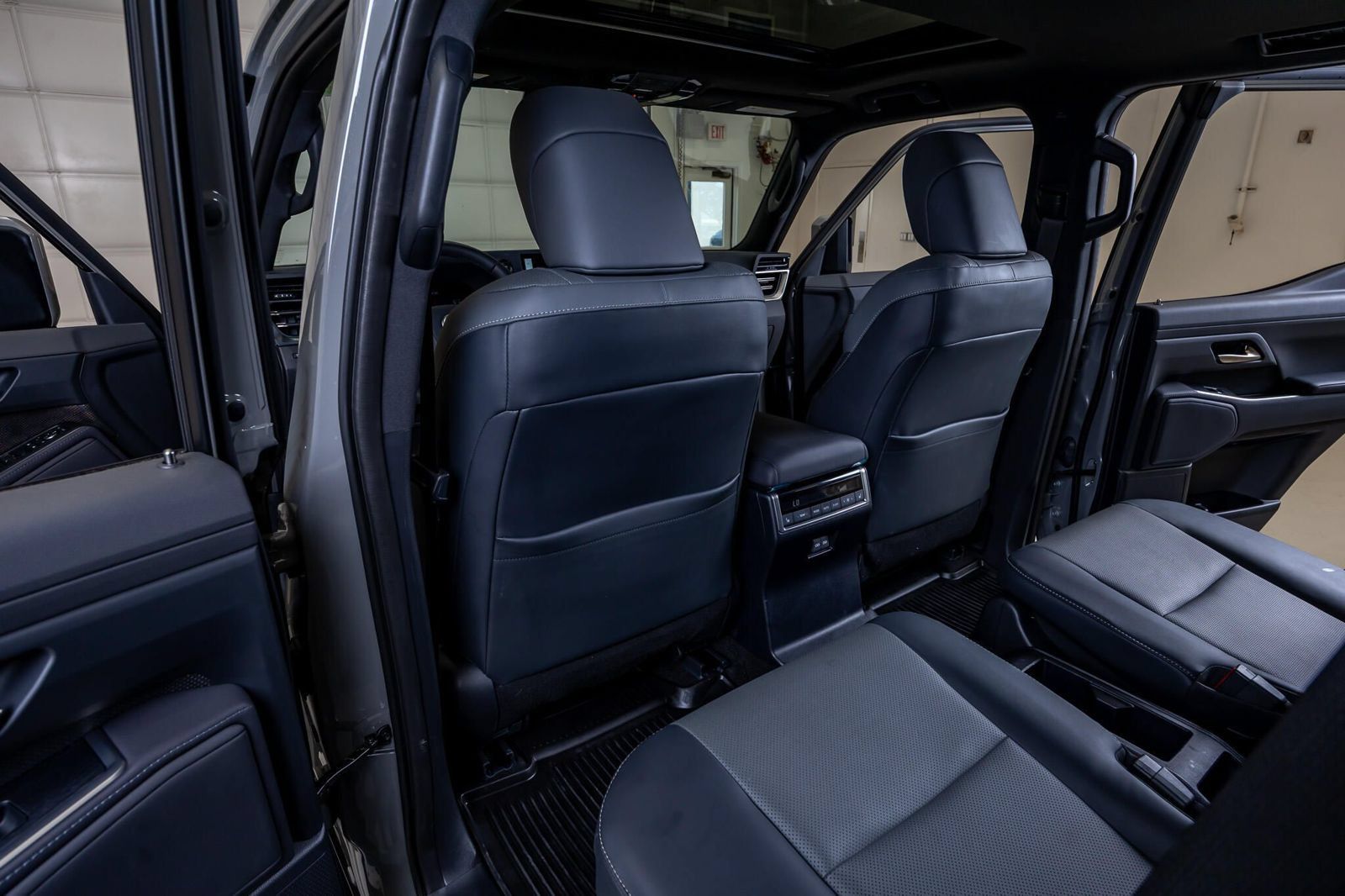 Used 2026 Lexus GX 550 w/ Accessory Package (2T) AWD/4WD image 33