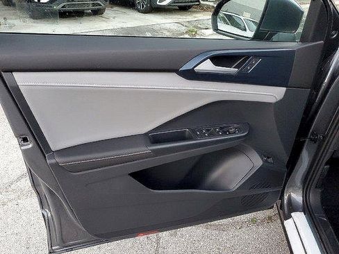 Used 2024 Volkswagen Taos SE image 9