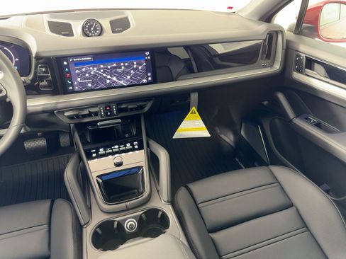 Certified 2026 Porsche Cayenne E-Hybrid Coupe AWD/4WD image 28