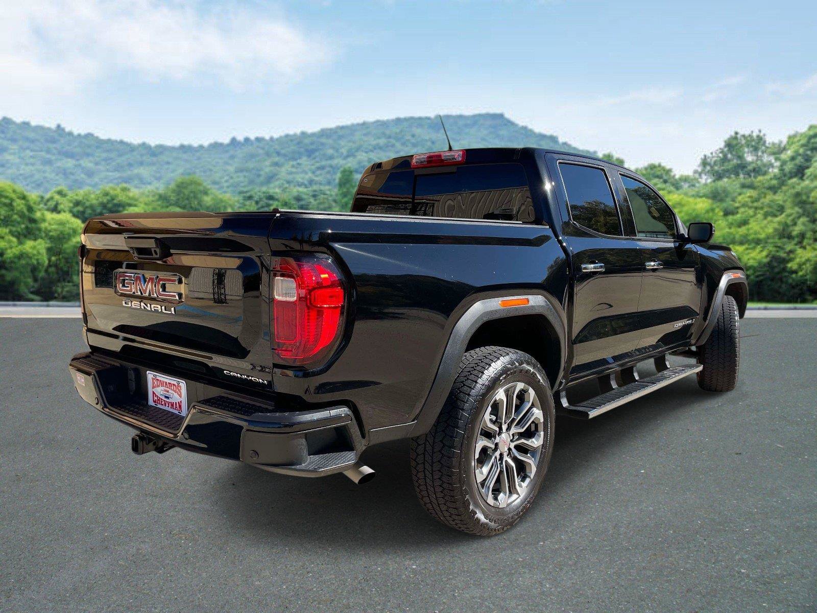 Used 2023 GMC Canyon Denali AWD/4WD image 3