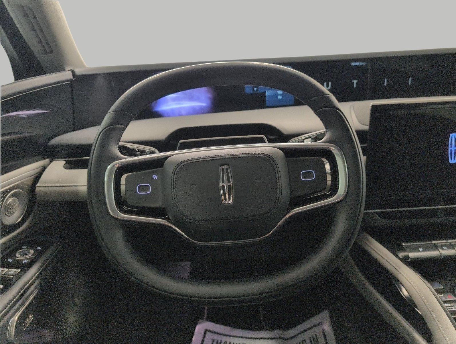 Used 2025 Lincoln Nautilus Reserve AWD/4WD image 6