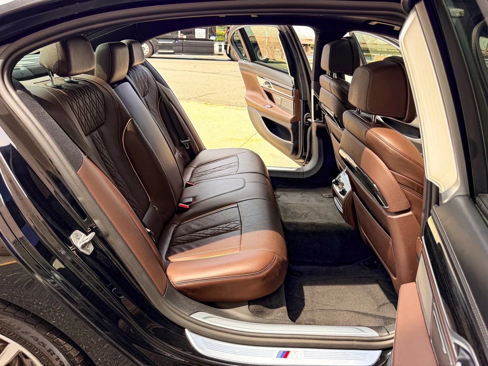 Used 2018 BMW ALPINA B7 xDrive AWD/4WD image 25