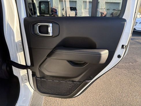 Used 2023 Jeep Wrangler Unlimited Sahara w/ Cold Weather Group image 17