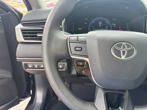 Used 2025 Toyota Camry LE w/ Convenience Package FWD image 17