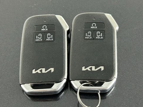 Used 2024 Kia Carnival EX FWD image 36