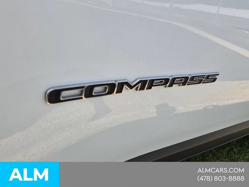 Used 2024 Jeep Compass Latitude AWD/4WD image 4