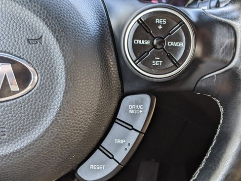 Certified 2017 Kia Soul + w/ UVO Package image 18