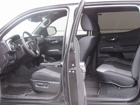 Certified 2023 Toyota Tacoma TRD Off-Road image 16