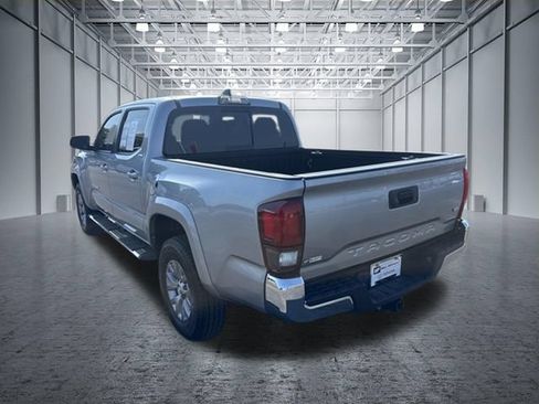 Used 2019 Toyota Tacoma SR5 RWD image 3