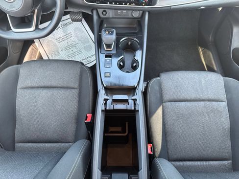 Used 2024 Nissan Rogue SV FWD image 21