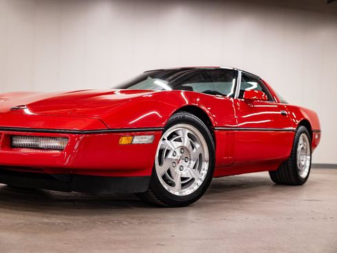 Used 1990 Chevrolet Corvette ZR-1 RWD image 21