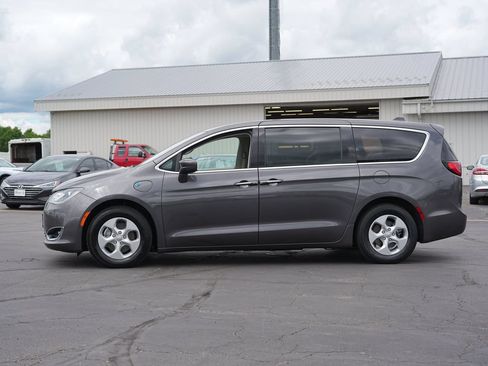 Used 2017 Chrysler Pacifica Touring Plus FWD image 6