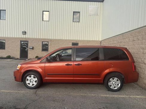 Used 2008 Dodge Grand Caravan SE FWD image 2