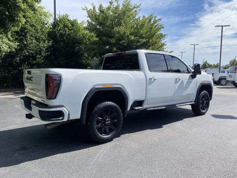 Used 2024 GMC Sierra 2500 AT4 w/ Technology Package AWD/4WD image 9