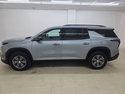 Used 2025 Chevrolet Traverse LT AWD/4WD image 7