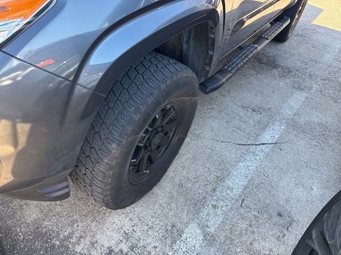 Used 2022 Toyota Tacoma SR image 12