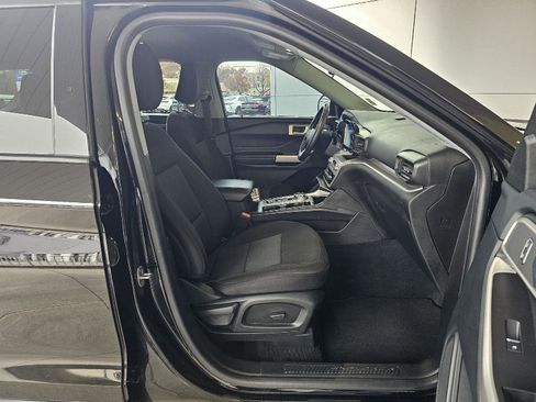 Used 2022 Ford Explorer XLT image 12