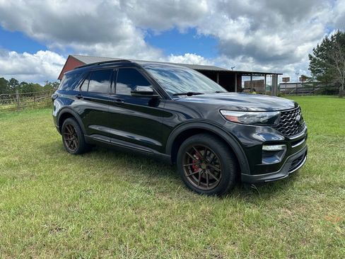 Used 2020 Ford Explorer ST w/ ST Street Pack image 2