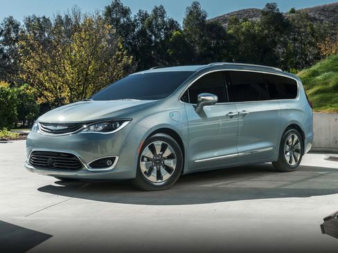 Used 2020 Chrysler Pacifica Touring w/ S Appearance Package FWD image 1