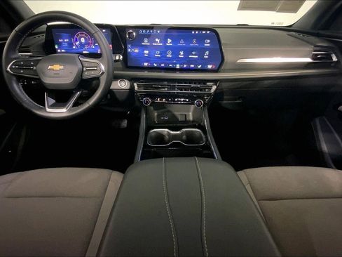 Used 2025 Chevrolet Traverse LT image 15