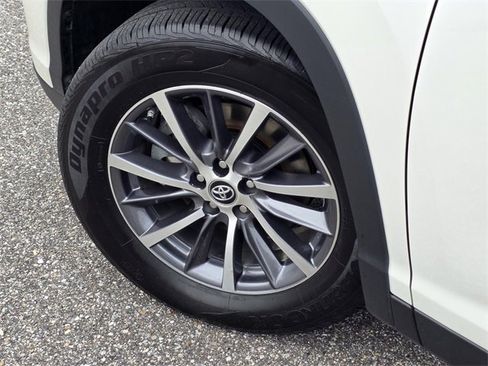 Used 2019 Toyota Highlander XLE image 38