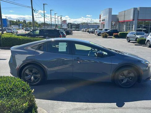 Certified 2025 Toyota Prius LE FWD image 9