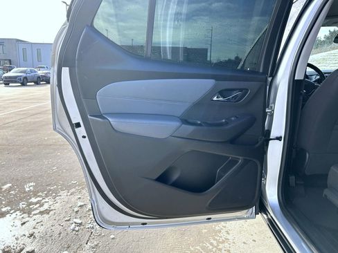 Used 2018 Chevrolet Traverse LT image 22
