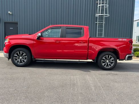 Used 2022 Chevrolet Silverado 1500 LT AWD/4WD image 3