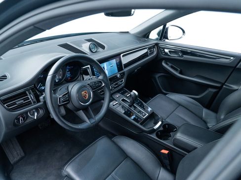 Certified 2024 Porsche Macan S AWD/4WD image 4