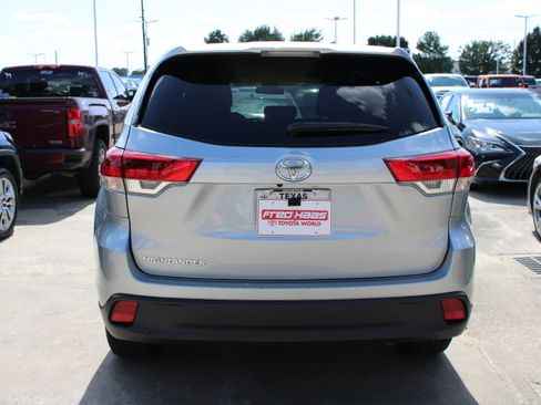 Used 2019 Toyota Highlander LE FWD image 7