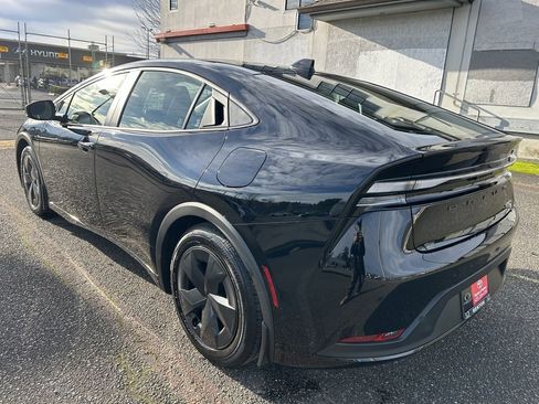 New 2026 Toyota Prius SE image 7