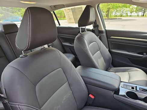 Used 2025 Nissan Altima 2.5 SL AWD/4WD image 12