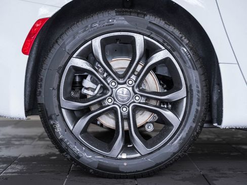 New 2026 Chrysler Pacifica Select image 16