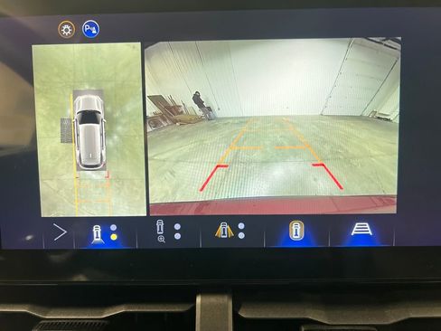 New 2026 Chevrolet Equinox LT w/ Convenience Package II image 24